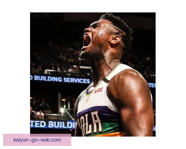 巴雷特在抢篮板时被锡安撞伤肩膀 已返回更衣室接受治疗